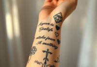 Tatuaże damskie na nadgarstku: znaczenie, popularność i inspiracje